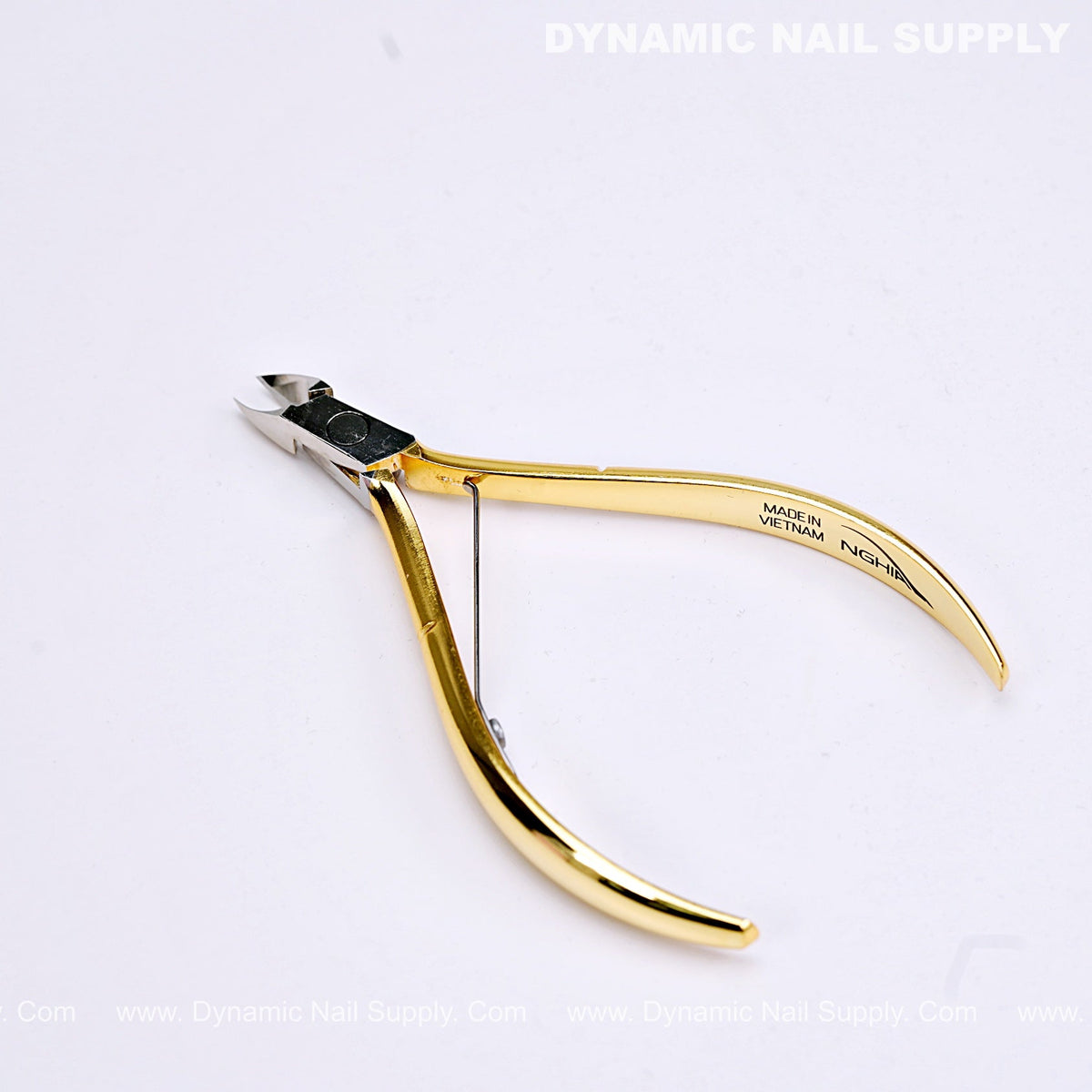 D555 - Professional Cuticle Nippers with high-tension spring and full jaw design make it easy to trim