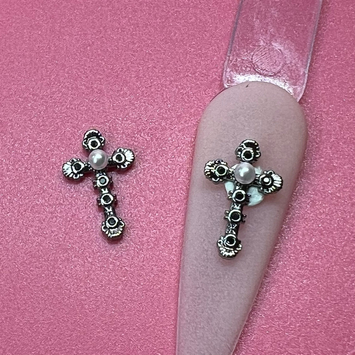 2 pcs 3D Vintage Crucify Charm for Nails Art Design (Silver)