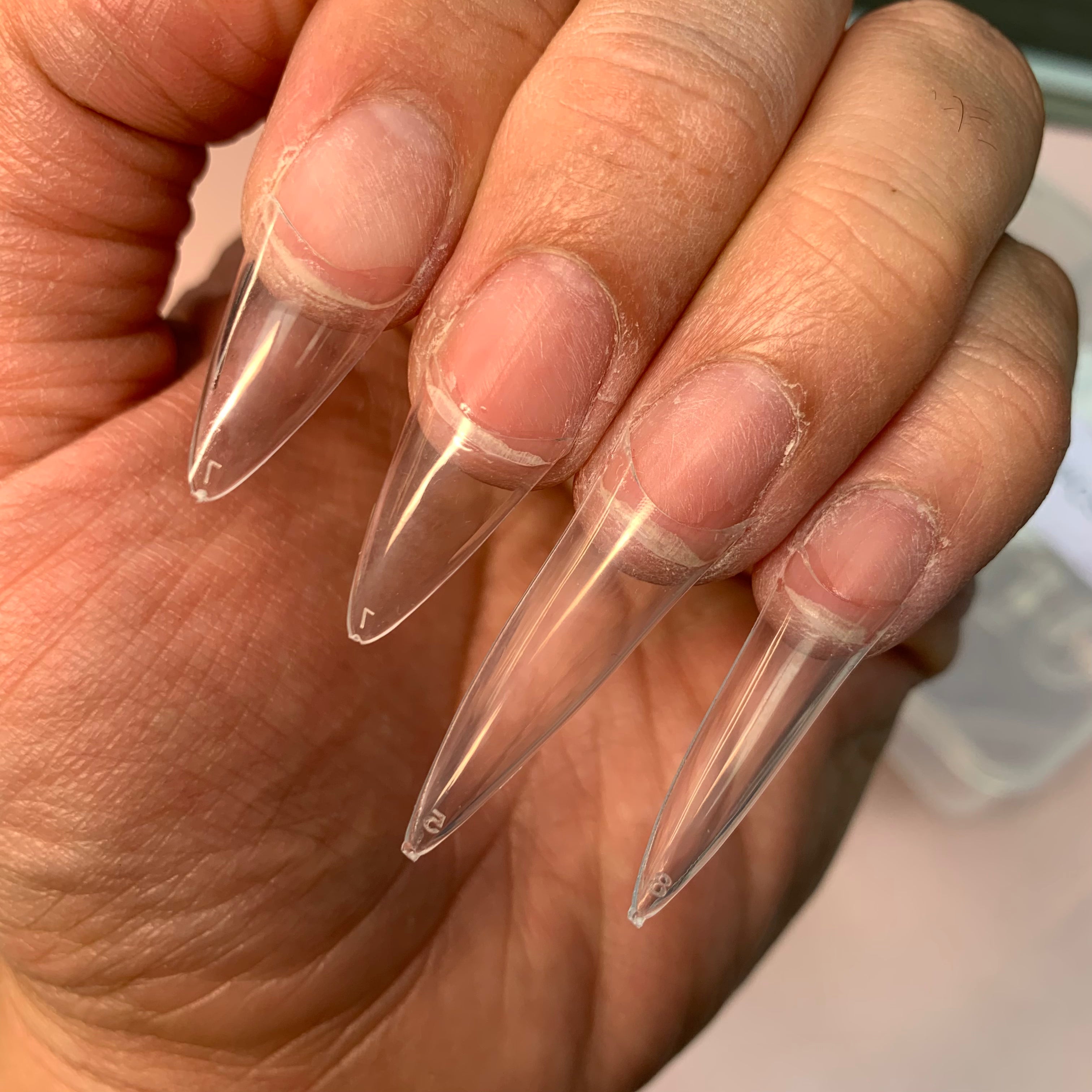 (Version 2024) Medium Almond Extension Nail Tips - Half Cover - Box of 500 pcs (Medium Stiletto)